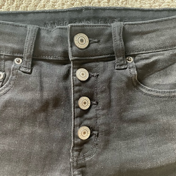 American Eagle Midi Next Level Stretch Button Black Jean Shorts - Size 8 - Picture 5 of 6